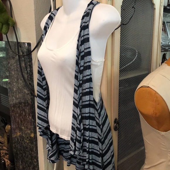 Forever 21 2 in 1 Attached Racerback White Tank Top & Navy Blue Coverup Size Med - Picture 4 of 10